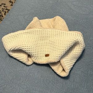 COPY - Barbour fur scarf white